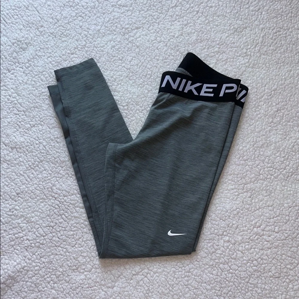 Nike Pro Gray Leggings for Ultimate Performance - Picture 9 of 10